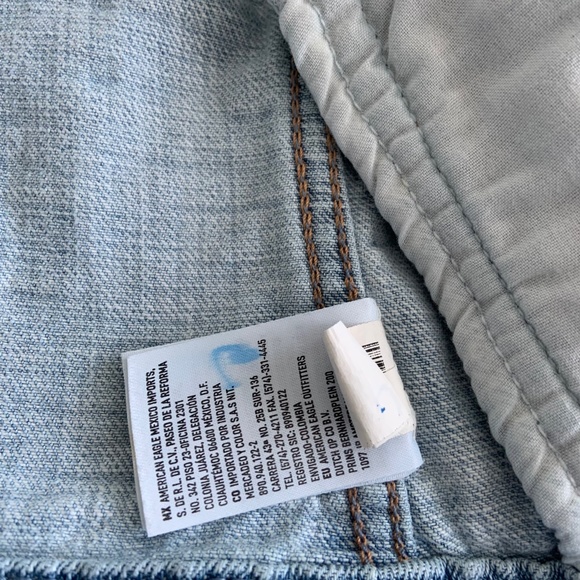 🏷️ 🌸 2/$20 or 3/$24 - AE Distressed Denim Vest - Picture 8 of 9